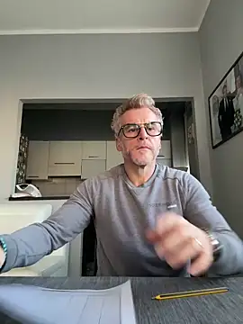 Axl hot online show from 20, 2, 2026