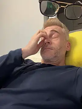 Axl hot online show from 13, 3, 2026