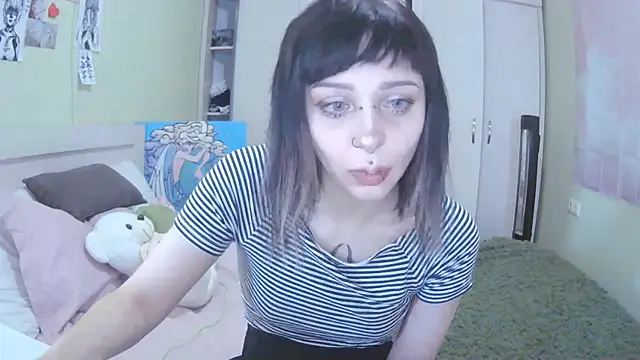 SineKiraReal online show from 3, 10, 2025