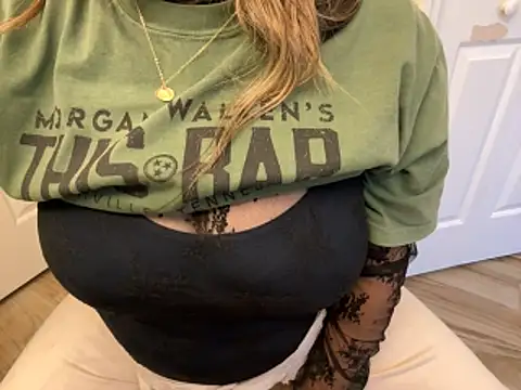 Snapshot of MissElizabethXoXo chatting on 16, 11, 2025 MissElizabethXoXo online show from 16, 11, 2025