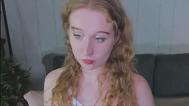 Snapshot of Astra_mluse chatting on 18, 10, 2025 Astra mluse online show from 18, 10, 2025