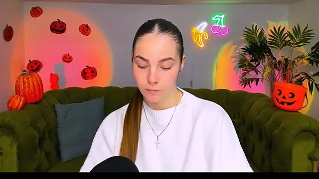 Snapshot of rad_rebel_ chatting on 8, 11, 2025 rad rebel online show from 8, 11, 2025