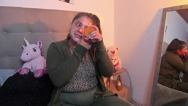 TifanyAmazinng online show from 12, 11, 2025