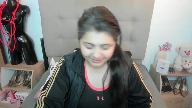 TifanyAmazinng online show from 4, 12, 2025