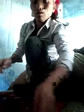 Snapshot of PhamPm70 chatting on 27, 11, 2025 PhamPm70 online show from 27, 11, 2025