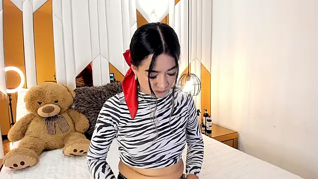 Snapshot of ValeriaPrado chatting on 27, 10, 2025 ValeriaPrado online show from 27, 10, 2025