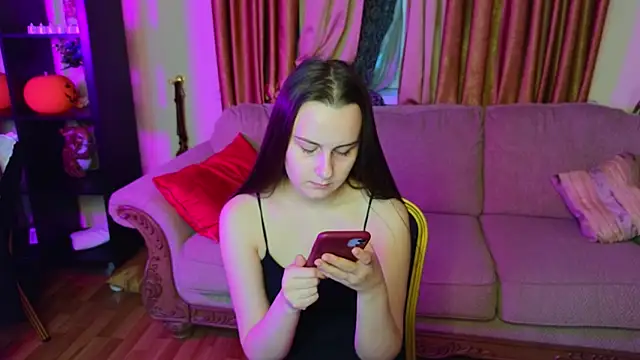 Kelly Cartier online show from 5, 11, 2025