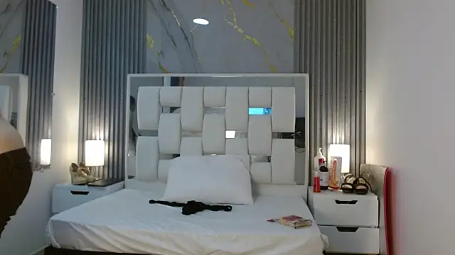 VanessaHard as online show from 23, 9, 2025