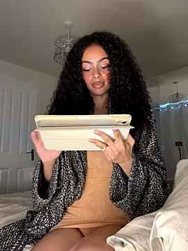 Snapshot of yasmingarcia chatting on 27, 10, 2025 yasmingarcia online show from 27, 10, 2025