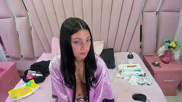  Luna Bennett online show from 5, 6, 2026