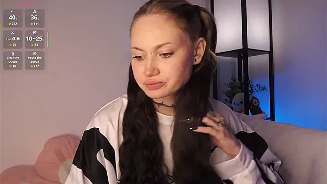 Snapshot of Alice_1n_Wonderland_ chatting on 19, 9, 2025 Alice 1n Wonderland online show from 19, 9, 2025