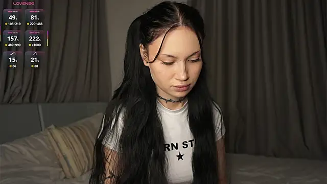 Snapshot of Alice_1n_Wonderland_ chatting on 18, 10, 2025 Alice 1n Wonderland online show from 18, 10, 2025