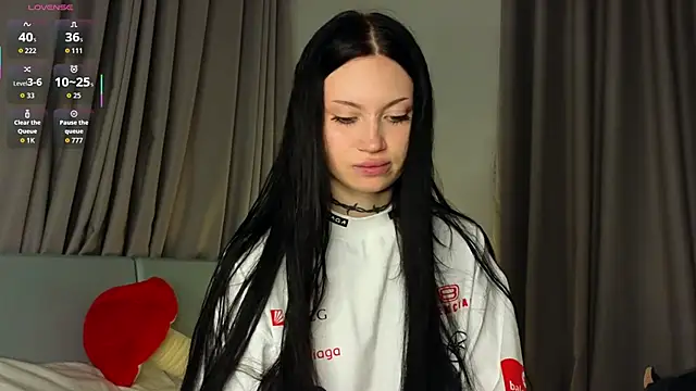 Snapshot of Alice_1n_Wonderland_ chatting on 5, 11, 2025 Alice 1n Wonderland online show from 5, 11, 2025