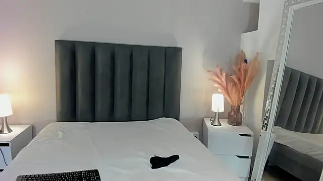 KendraChavez  online show from 13, 11, 2025