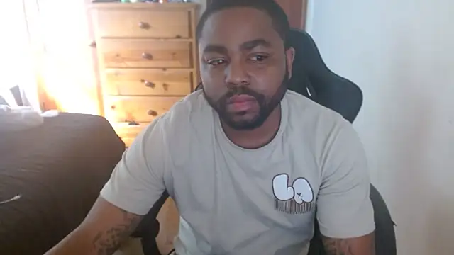 Snapshot of Breadwinnah chatting on 4, 10, 2025 Breadwinnah online show from 4, 10, 2025