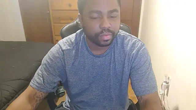 Snapshot of Breadwinnah chatting on 27, 10, 2025 Breadwinnah online show from 27, 10, 2025