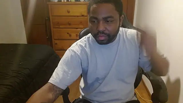 Snapshot of Breadwinnah chatting on 9, 11, 2025 Breadwinnah online show from 9, 11, 2025