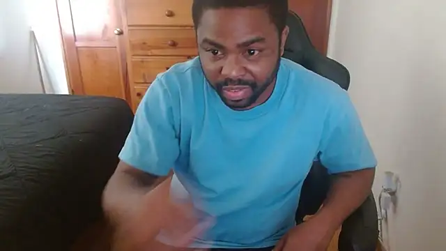 Snapshot of Breadwinnah chatting on 9, 11, 2025 Breadwinnah online show from 9, 11, 2025