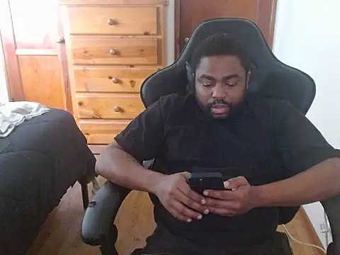 Snapshot of Breadwinnah chatting on 12, 11, 2025 Breadwinnah online show from 12, 11, 2025