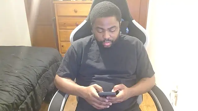 Snapshot of Breadwinnah chatting on 16, 11, 2025 Breadwinnah online show from 16, 11, 2025