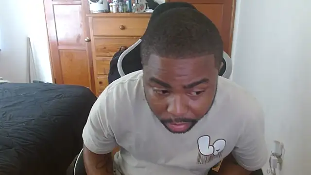 Snapshot of Breadwinnah chatting on 26, 11, 2025 Breadwinnah online show from 26, 11, 2025