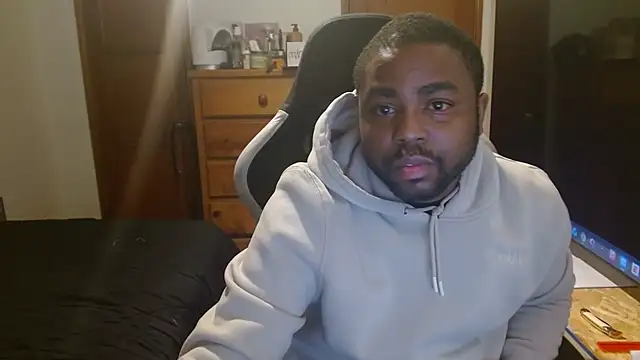 Snapshot of Breadwinnah chatting on 18, 12, 2025 Breadwinnah online show from 18, 12, 2025