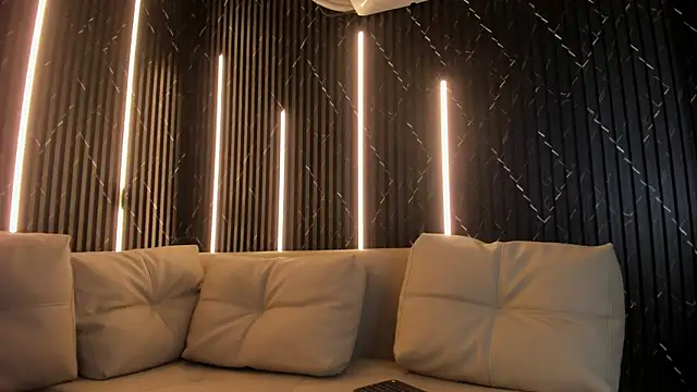 VioletRose as online show from 9, 4, 2026