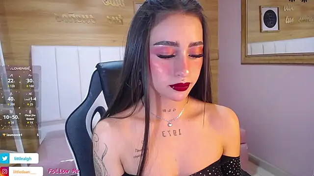 Snapshot of Abril_Velvet_a_ chatting on 7, 10, 2025 Abril Velvet a online show from 7, 10, 2025