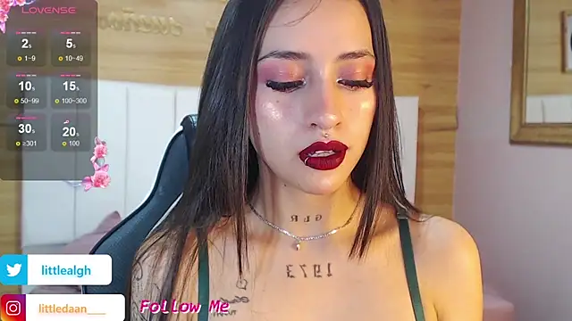 Snapshot of Abril_Velvet_a_ chatting on 6, 11, 2025 Abril Velvet a online show from 6, 11, 2025