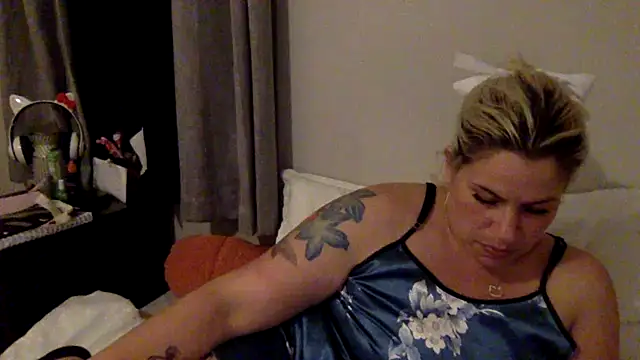 toomuchofafreak online show from 15, 2, 2026