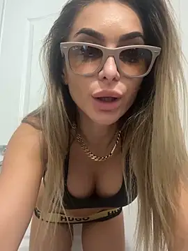 Snapshot of KaseyQuinn_ chatting on 9, 9, 2025 KaseyQuinn online show from 9, 9, 2025