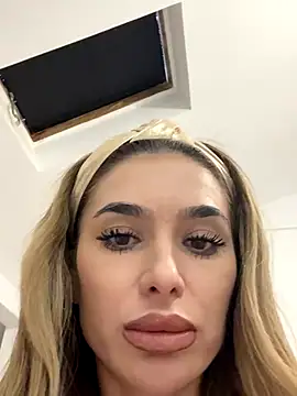 Snapshot of KaseyQuinn_ chatting on 8, 10, 2025 KaseyQuinn online show from 8, 10, 2025