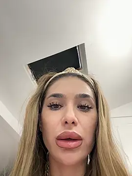 Snapshot of KaseyQuinn_ chatting on 9, 10, 2025 KaseyQuinn online show from 9, 10, 2025