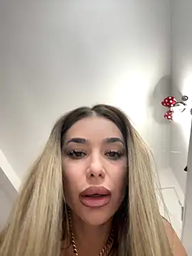 Snapshot of KaseyQuinn_ chatting on 10, 10, 2025 KaseyQuinn online show from 10, 10, 2025