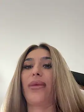 Snapshot of KaseyQuinn_ chatting on 27, 10, 2025 KaseyQuinn online show from 27, 10, 2025