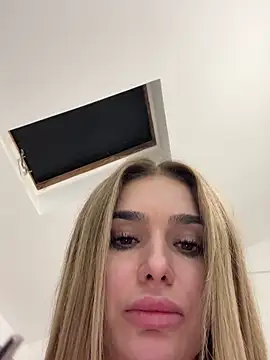 Snapshot of KaseyQuinn_ chatting on 4, 12, 2025 KaseyQuinn online show from 4, 12, 2025