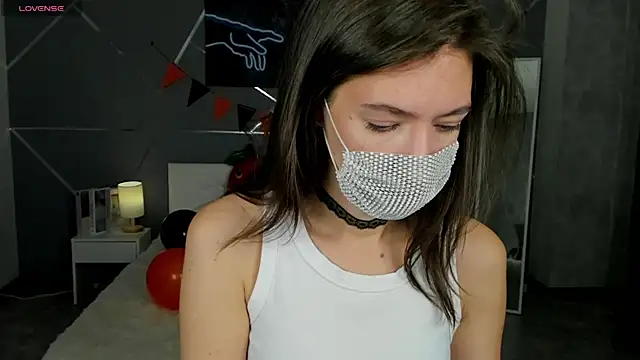 Snapshot of take_me_to_moon chatting on 28, 10, 2025 take me to moon online show from 28, 10, 2025