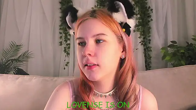 Snapshot of ElizSpieth chatting on 13, 10, 2025 ElizSpieth online show from 13, 10, 2025