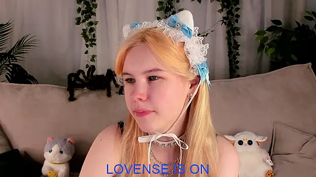 Snapshot of ElizSpieth chatting on 17, 10, 2025 ElizSpieth online show from 17, 10, 2025