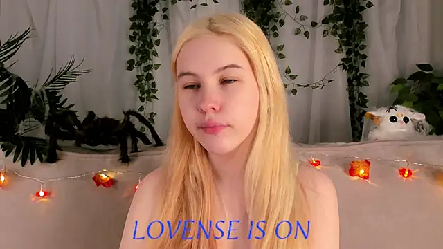 Snapshot of ElizSpieth chatting on 20, 10, 2025 ElizSpieth online show from 20, 10, 2025