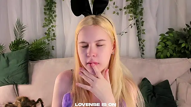 Snapshot of ElizSpieth chatting on 26, 10, 2025 ElizSpieth online show from 26, 10, 2025