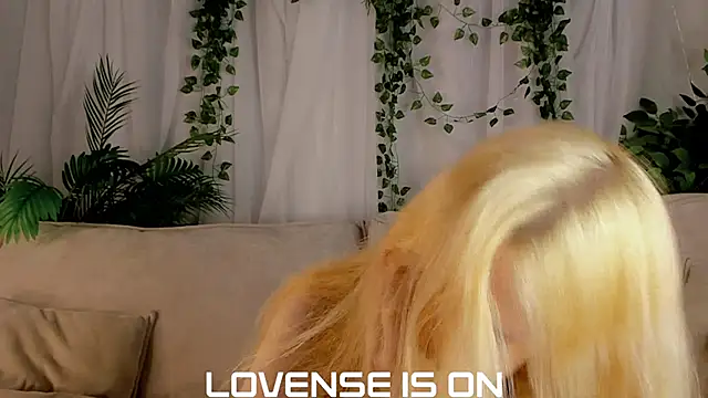 Snapshot of ElizSpieth chatting on 28, 10, 2025 ElizSpieth online show from 28, 10, 2025