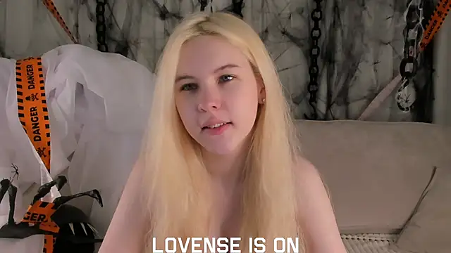 Snapshot of ElizSpieth chatting on 4, 11, 2025 ElizSpieth online show from 4, 11, 2025