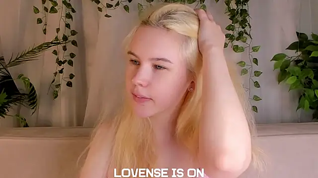 Snapshot of ElizSpieth chatting on 11, 11, 2025 ElizSpieth online show from 11, 11, 2025