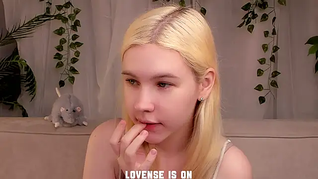 Snapshot of ElizSpieth chatting on 13, 11, 2025 ElizSpieth online show from 13, 11, 2025