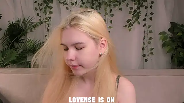 Snapshot of ElizSpieth chatting on 15, 11, 2025 ElizSpieth online show from 15, 11, 2025