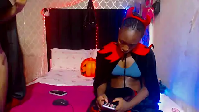 Snapshot of LonelyQueenxx25 chatting on 31, 10, 2025 LonelyQueenxx25 online show from 31, 10, 2025