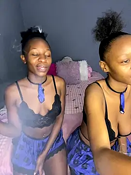 Snapshot of LonelyQueenxx25 chatting on 19, 12, 2025 LonelyQueenxx25 online show from 19, 12, 2025