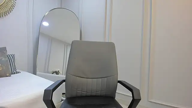 CharlotteBrownn  online show from 7, 10, 2025