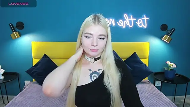 Snapshot of RuthBryant chatting on 8, 10, 2025 RuthBryant online show from 8, 10, 2025